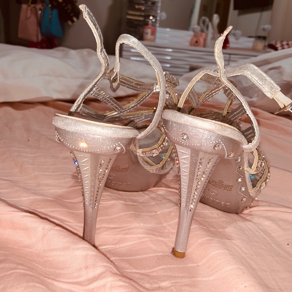 Used - Picture 1 of 3